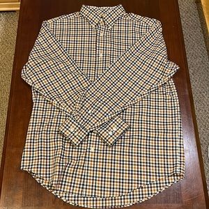 TravelSmart Roundtree & Yorke Classic Button Down Long Sleeve Shirt Size: Medium